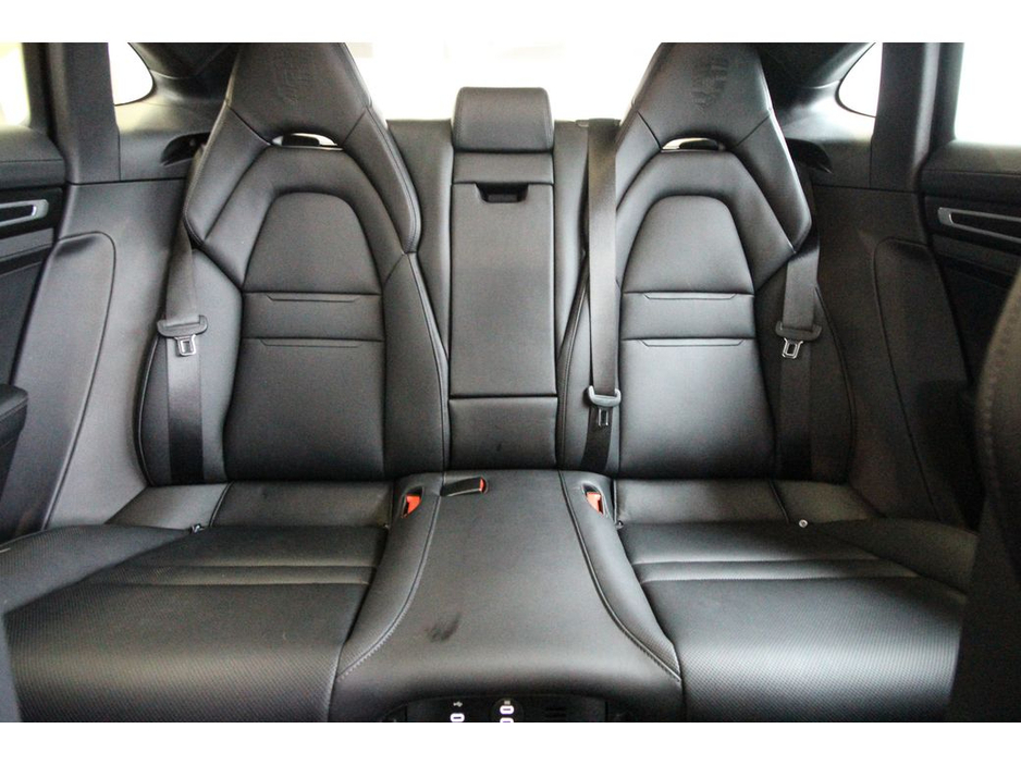 2023 Porsche Panamera - image 30