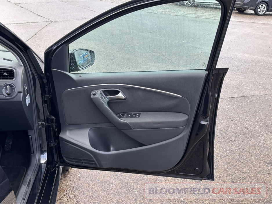 2014 Volkswagen Polo **DEPOSIT TAKEN**1.2 TSI, AUTO // EXTREMELY LOW MILEAGE €9,950