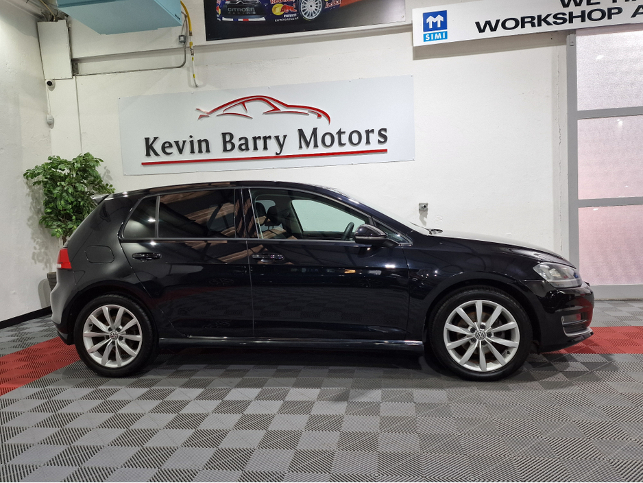 2013 Volkswagen Golf - image 4