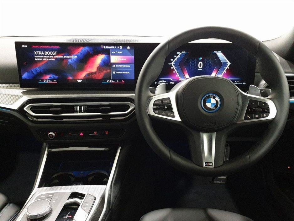 2023 BMW 3 Series - image 5