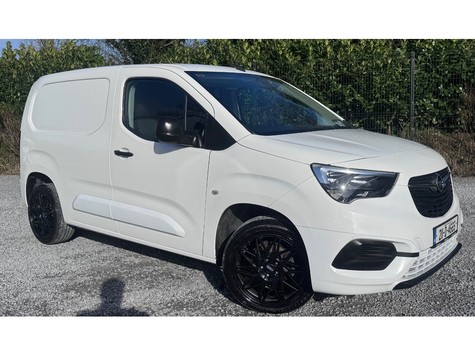 2021 Opel Combo - image 4