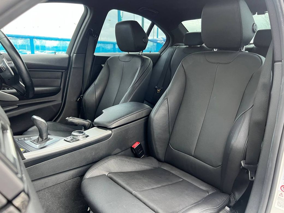 2015 BMW 3 Series 320d M-SPORT COMPETITION // HEADS-UP DISPLAY // LEATHER M-SPORT INTERIOR // REVERSE CAMERA €18,750