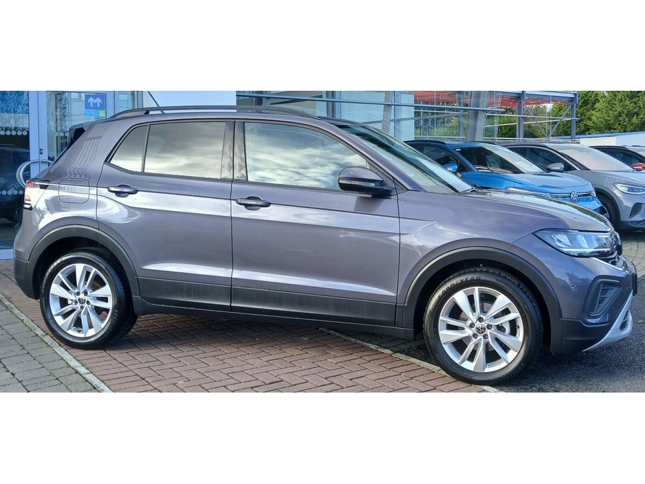 2025 Volkswagen T-Cross - image 2