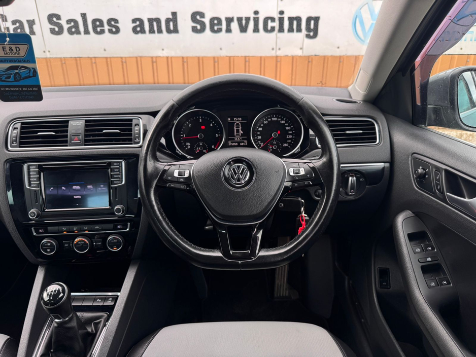 2017 Volkswagen Jetta - image 25
