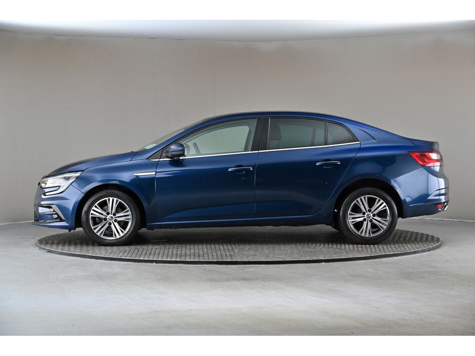 2021 Renault Megane - image 5