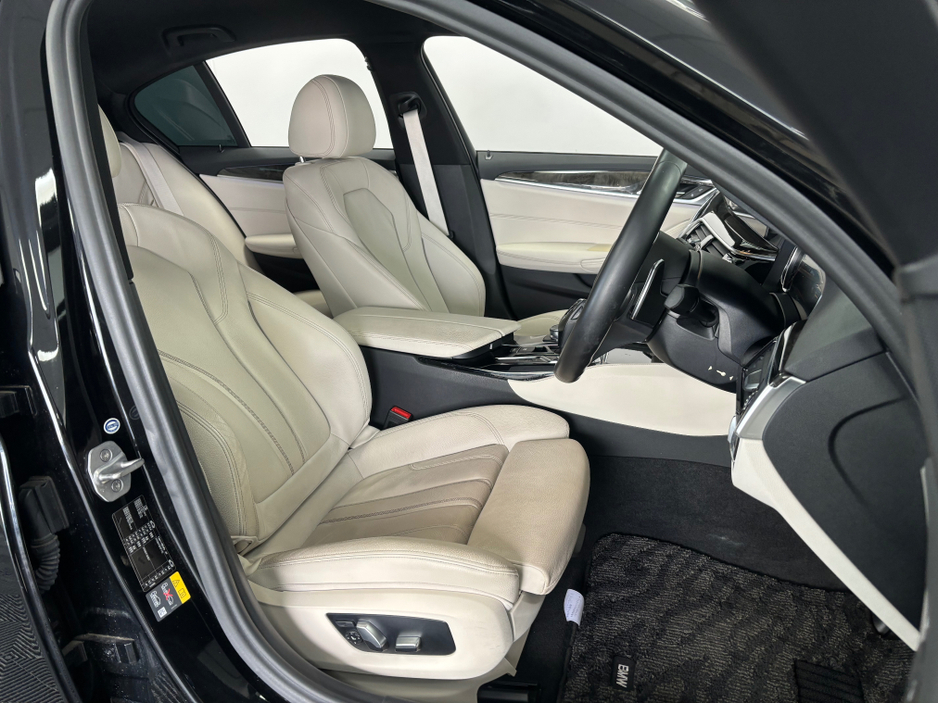 2018 BMW 5 Series - image 7