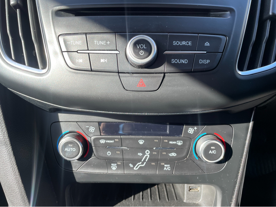 2017 Ford Focus - image 17