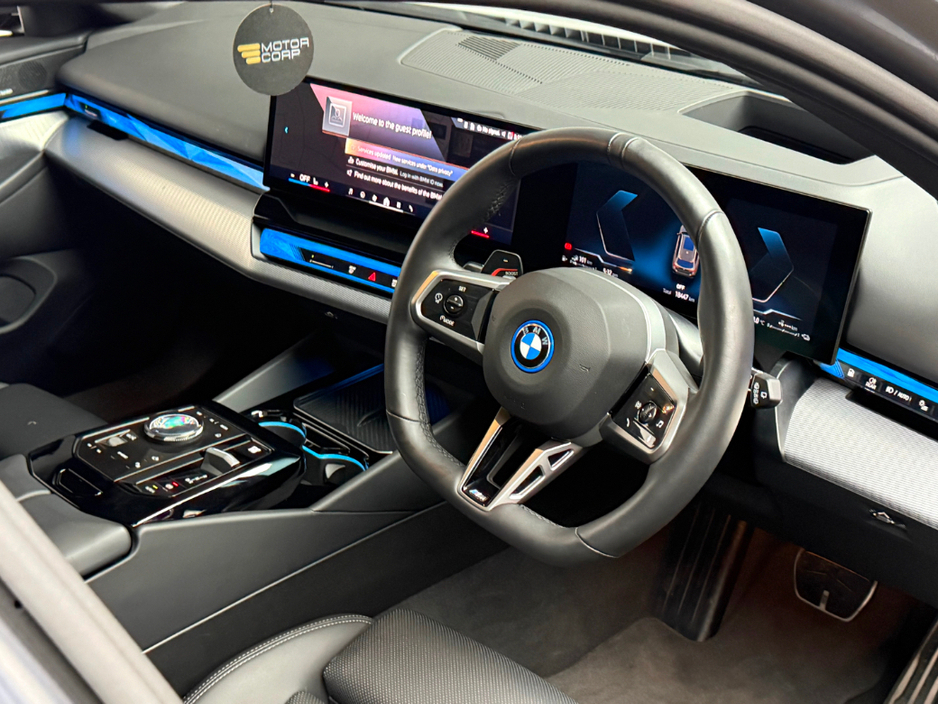 2025 BMW 5 Series - image 10