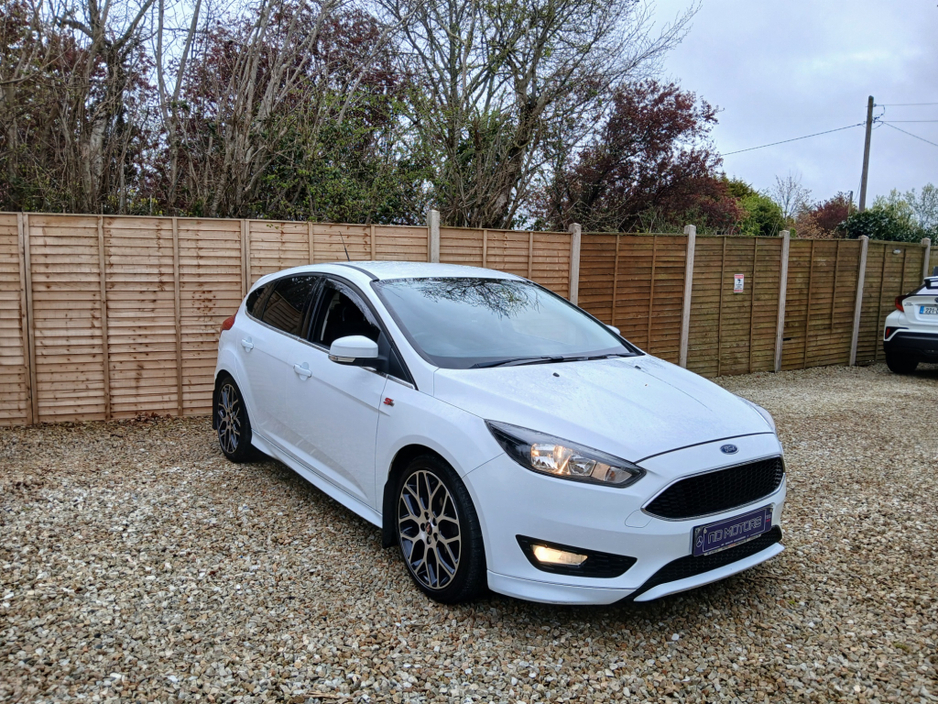 2016 Ford Focus - image 11