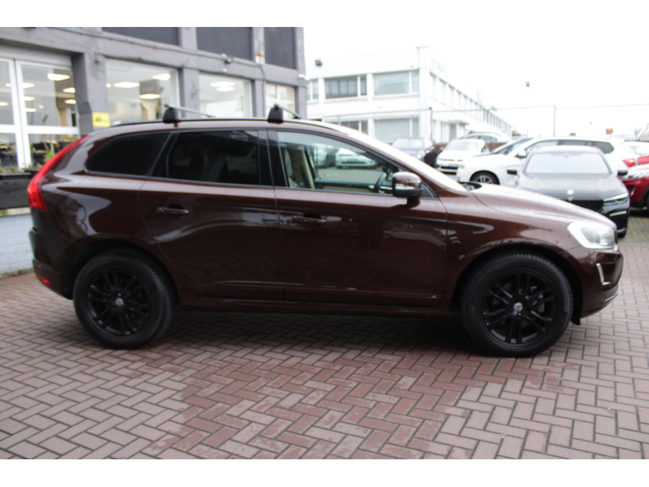 2015 Volvo XC60 - image 4