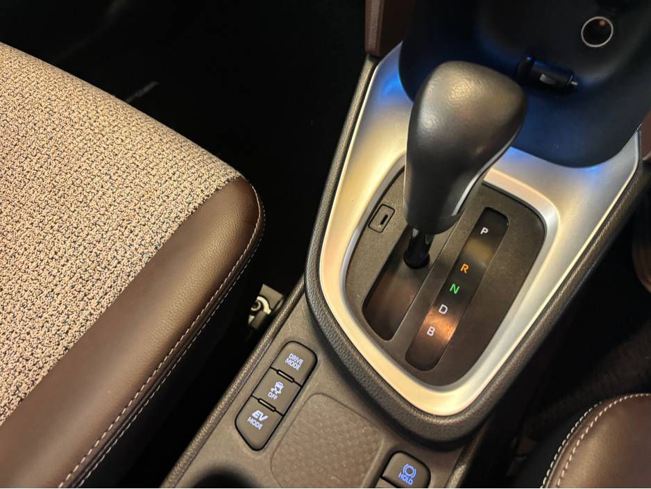 2021 Toyota Yaris - image 13