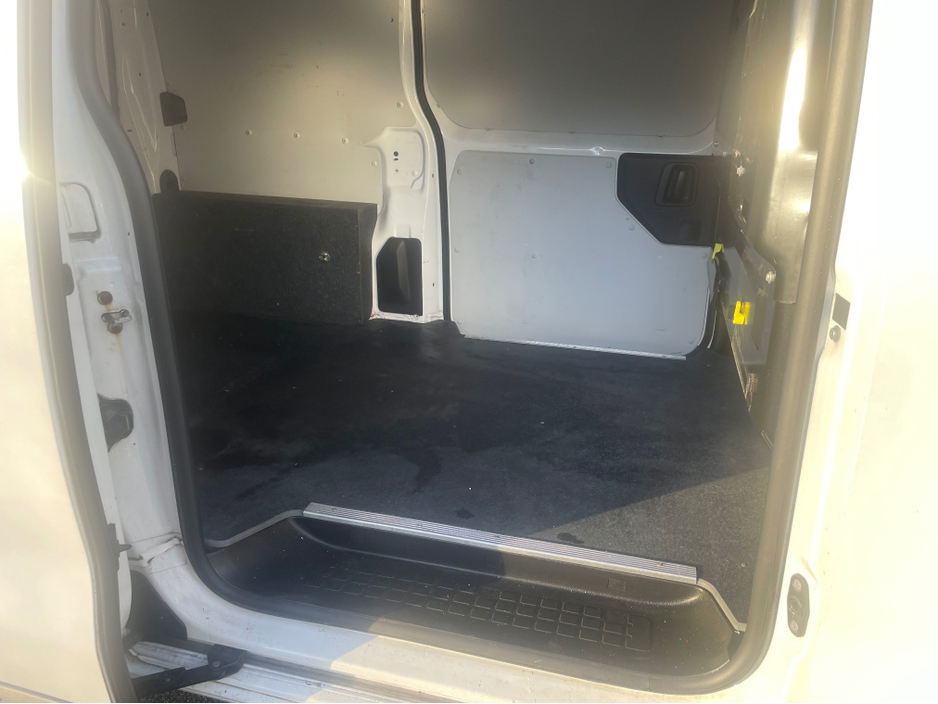 2021 Citroen Dispatch - image 4