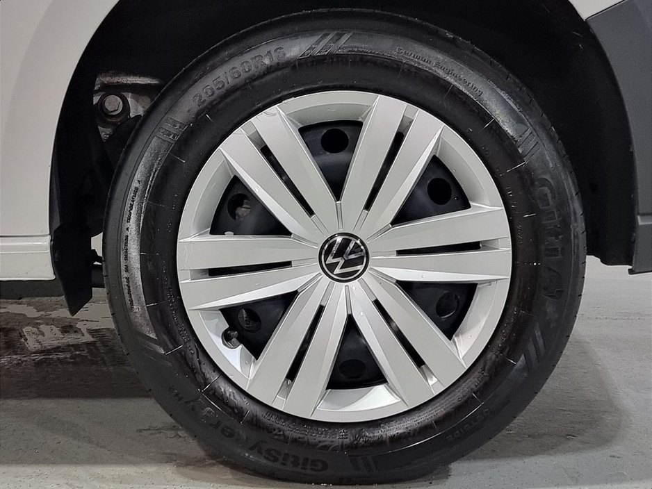 2025 Volkswagen Caddy - image 10