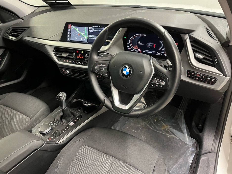 2023 BMW 1 Series 118i SE - Parking Sensors - Panoramic Sunroof - Climate Control - Cruise Control - Apple CarPlay/Android Auto €29,750