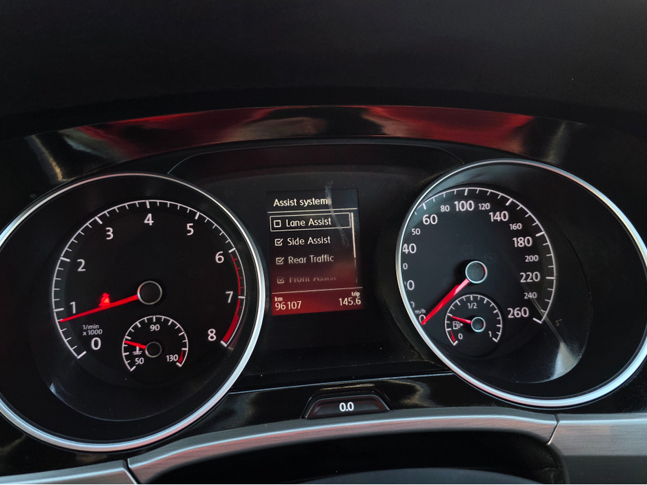 2018 Volkswagen Touran - image 16