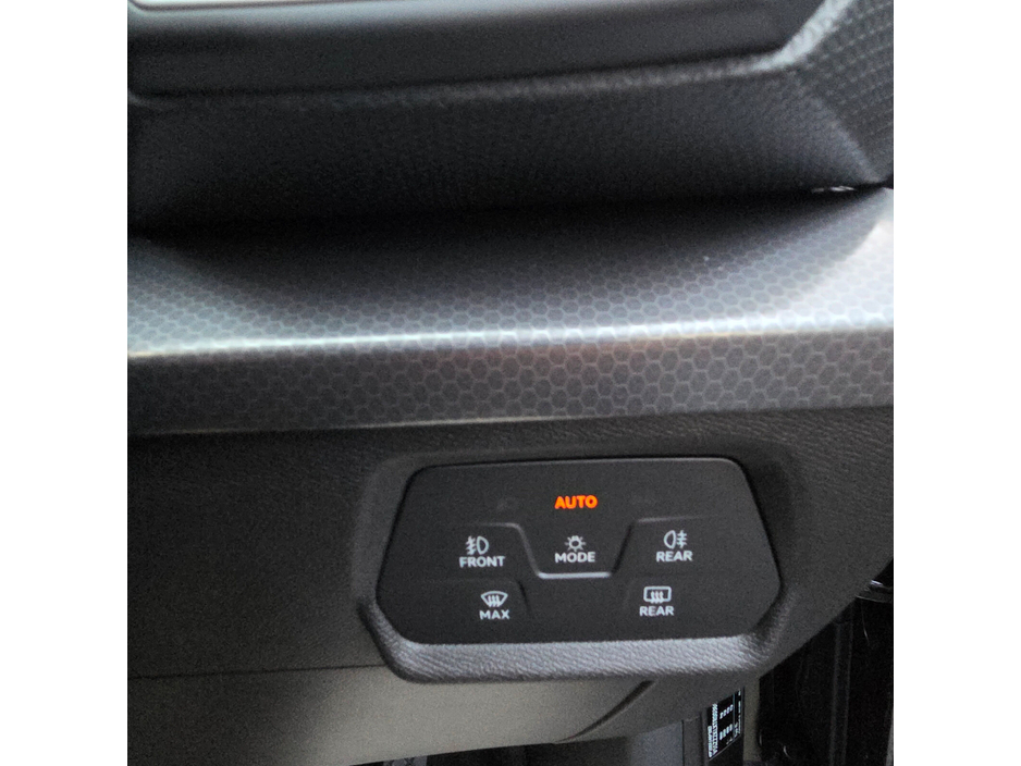 2025 SEAT Leon 1.5 TSI 115hp SE €28,995