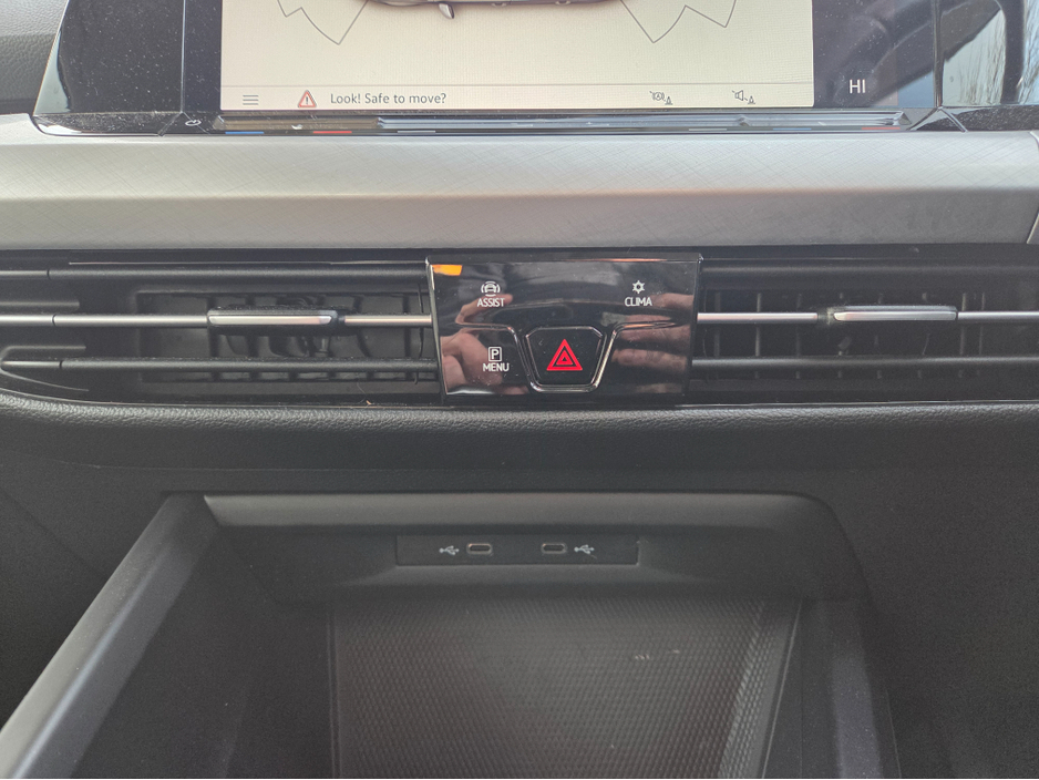 2022 Volkswagen Golf - image 17