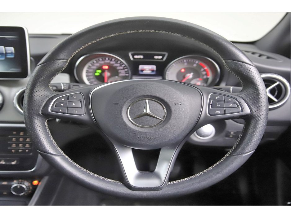 2016 Mercedes-Benz GLA Class GLA 180 *POWERED TAILGATE*HALF LEATHER*REVERSE CAM*PARK SENSORS* €18,690