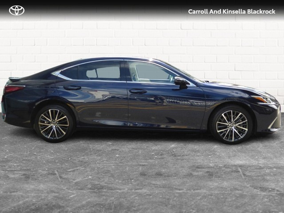 2025 Lexus ES 300 H - image 3