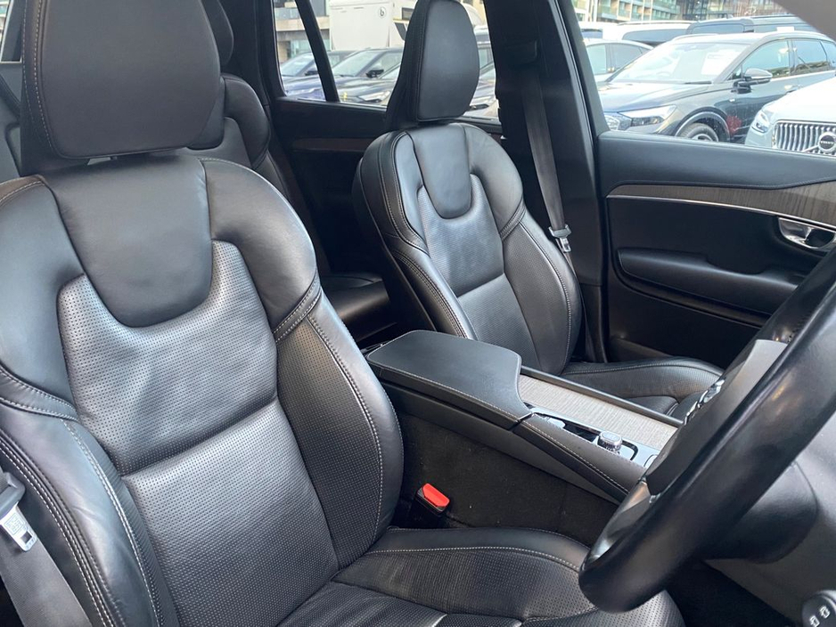 2022 Volvo XC90 - image 12