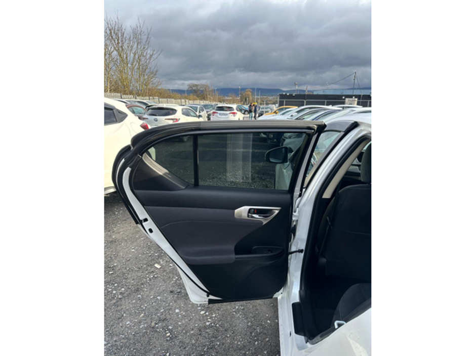 2019 Lexus CT 200 h - image 8