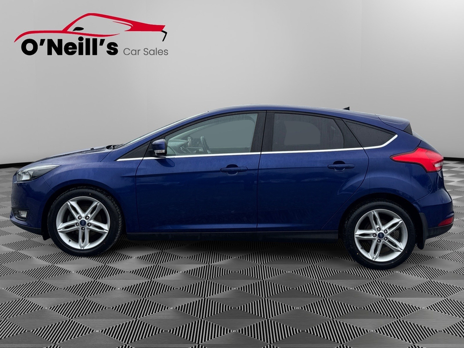 2016 Ford Focus - image 6
