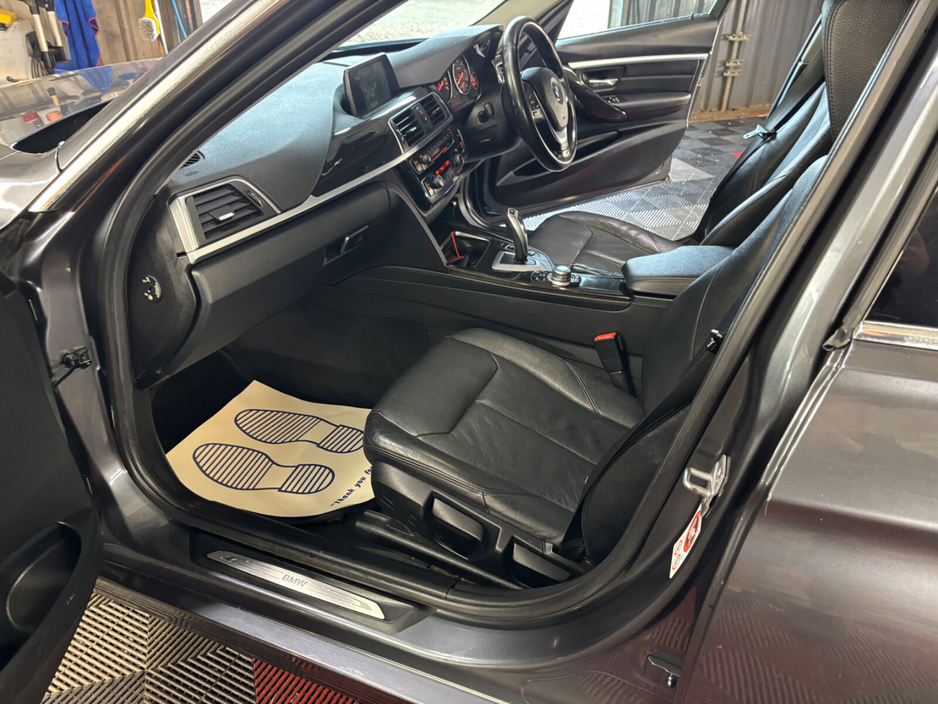 2017 BMW 3 Series - image 17