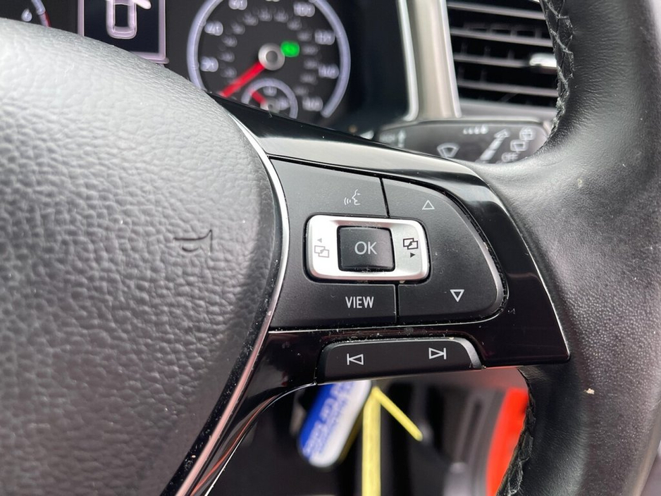 2020 Volkswagen T-Roc - image 35