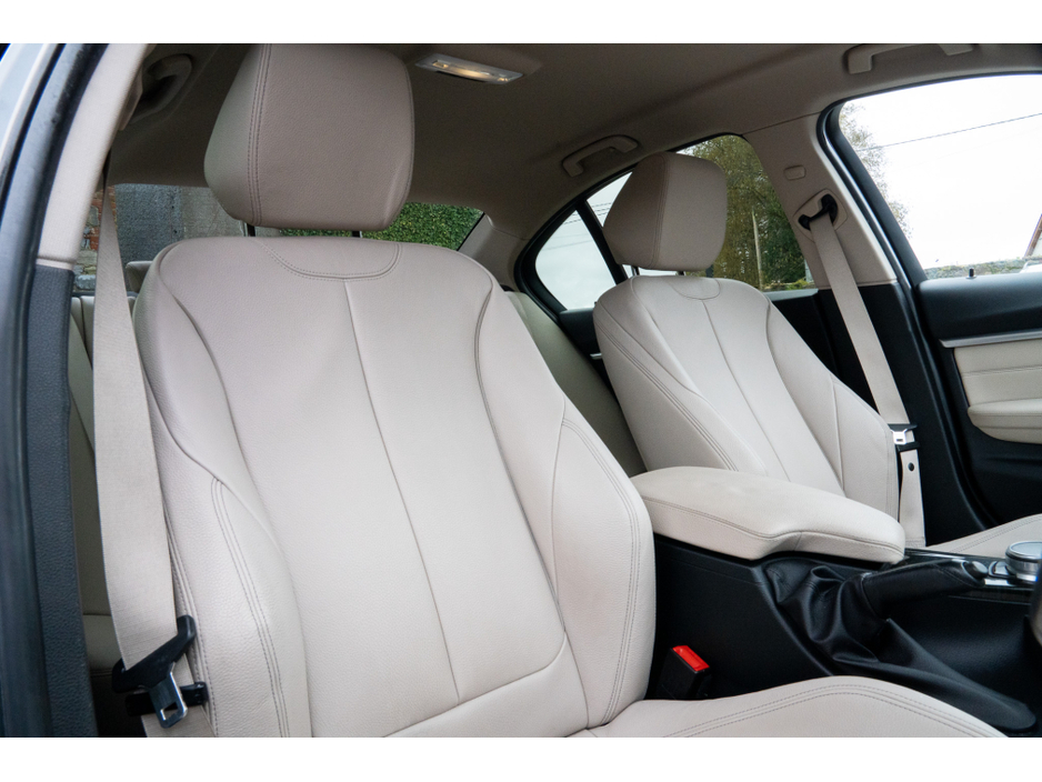 2017 BMW 3 Series - image 6