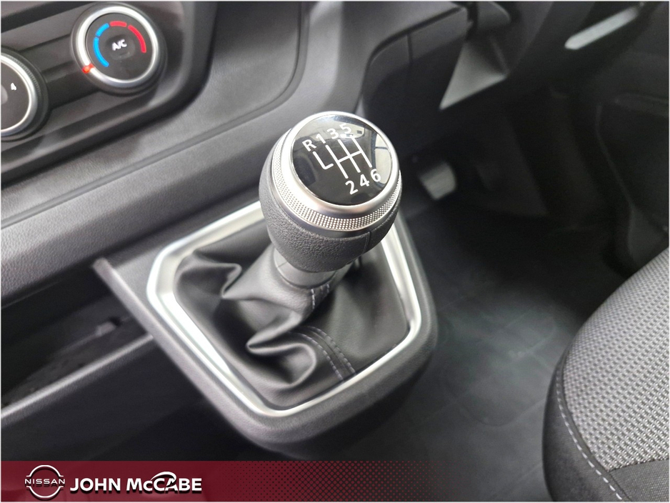 2025 Nissan Primastar - image 19