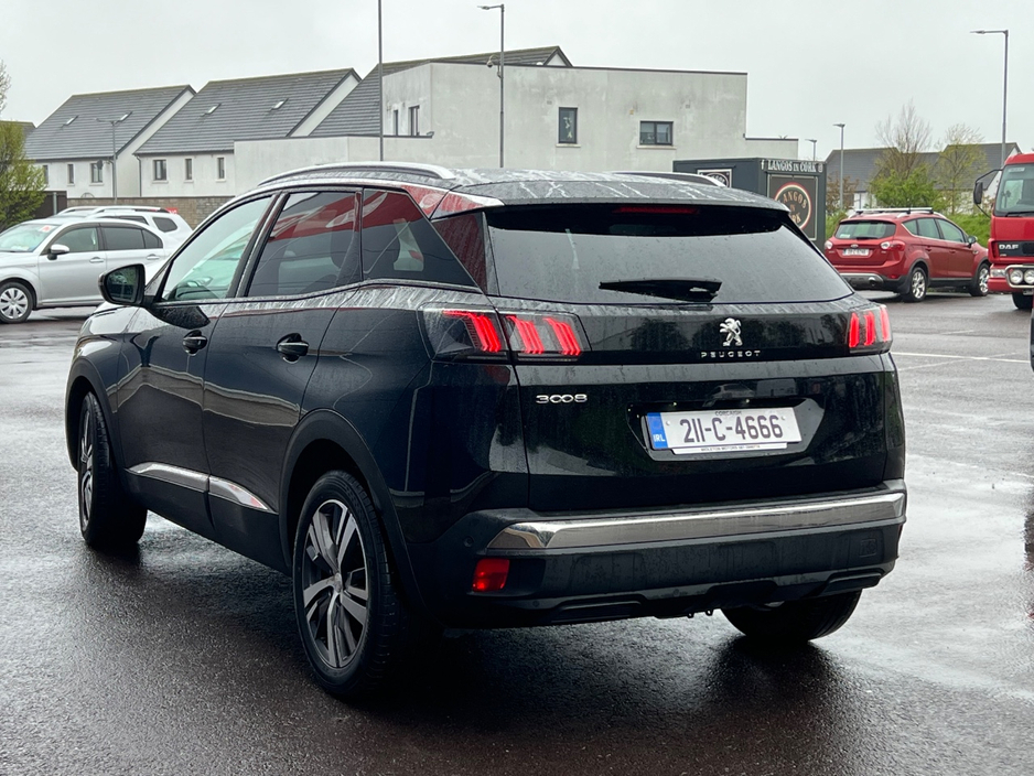 2021 Peugeot 3008 - image 9