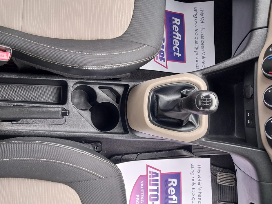 2015 Hyundai i10 - image 19