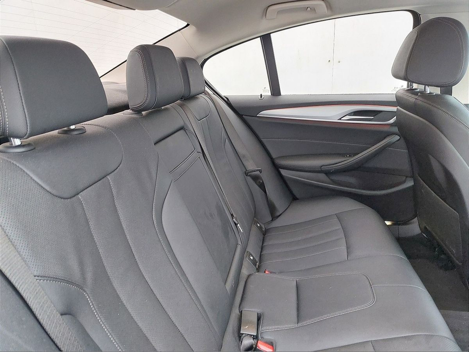 2022 BMW 5 Series - image 11