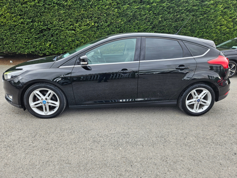 2016 Ford Focus - image 6
