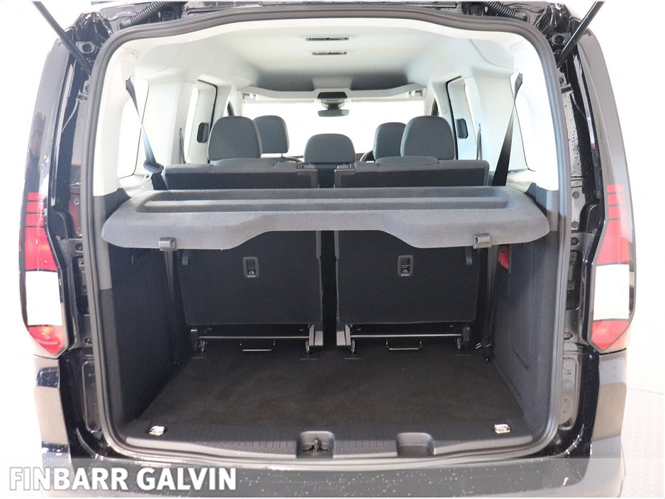 2025 Volkswagen Caddy Maxi Life - image 15