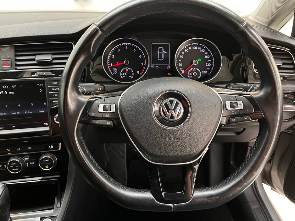 2016 Volkswagen Golf - image 27