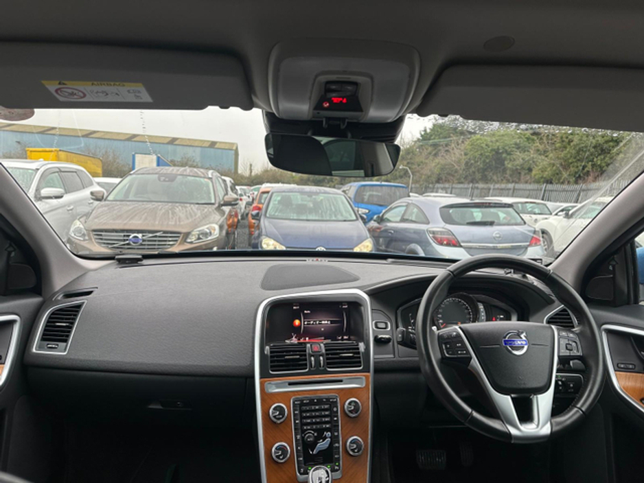 2017 Volvo XC60 - image 16