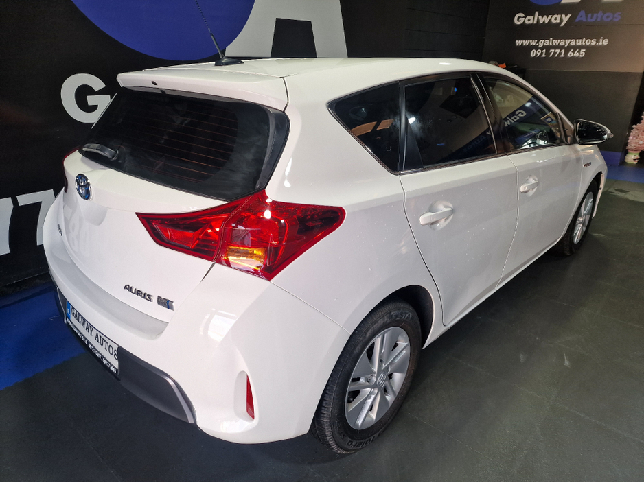 2014 Toyota Auris - image 8