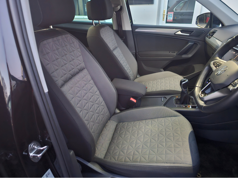 2023 Volkswagen Tiguan - image 12