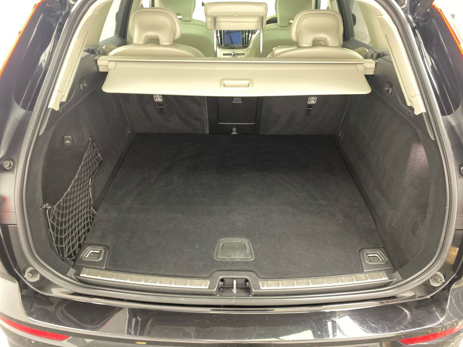 2023 Volvo XC60 - image 9