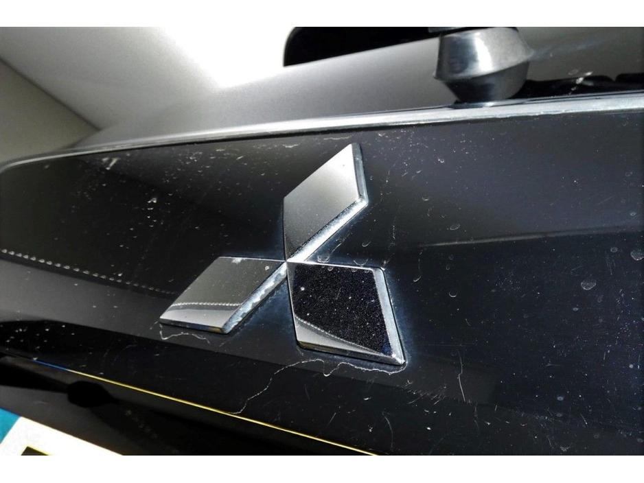 2017 Mitsubishi Outlander - image 31