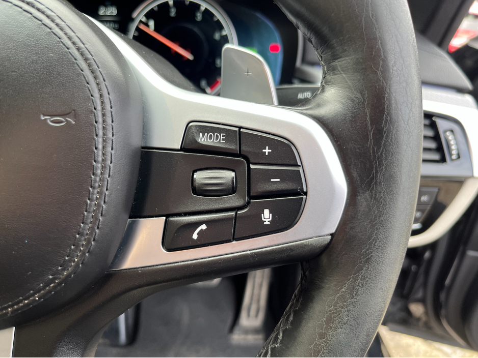 2018 BMW 5 Series - image 22