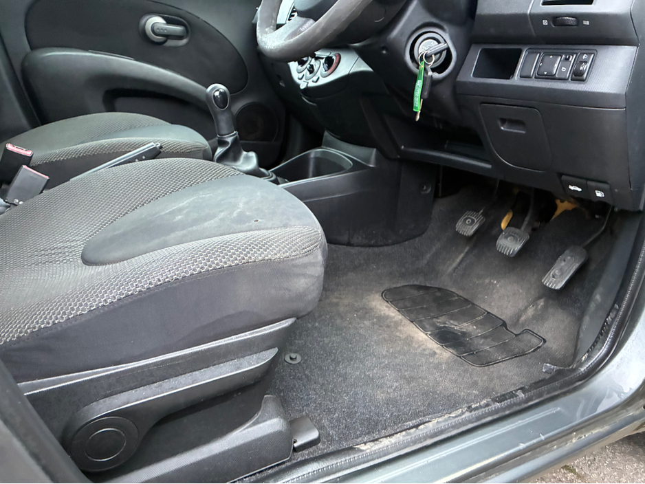 2010 Nissan Micra - image 7