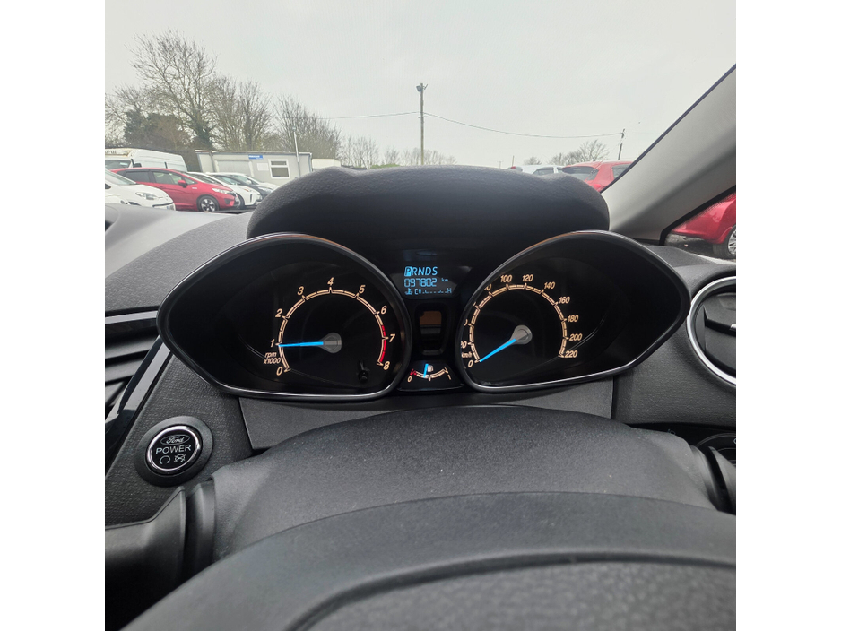 2015 Ford Fiesta - image 23