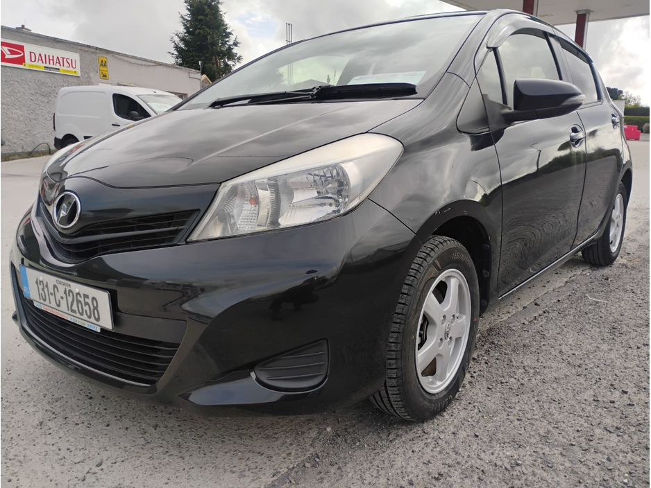 2013 Toyota Vitz - image 4