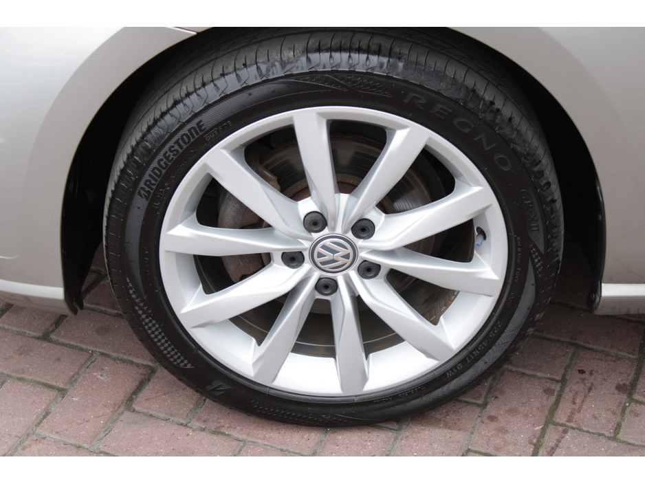 2019 Volkswagen Golf - image 25