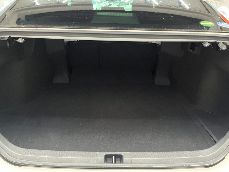 2019 Toyota Camry - image 7