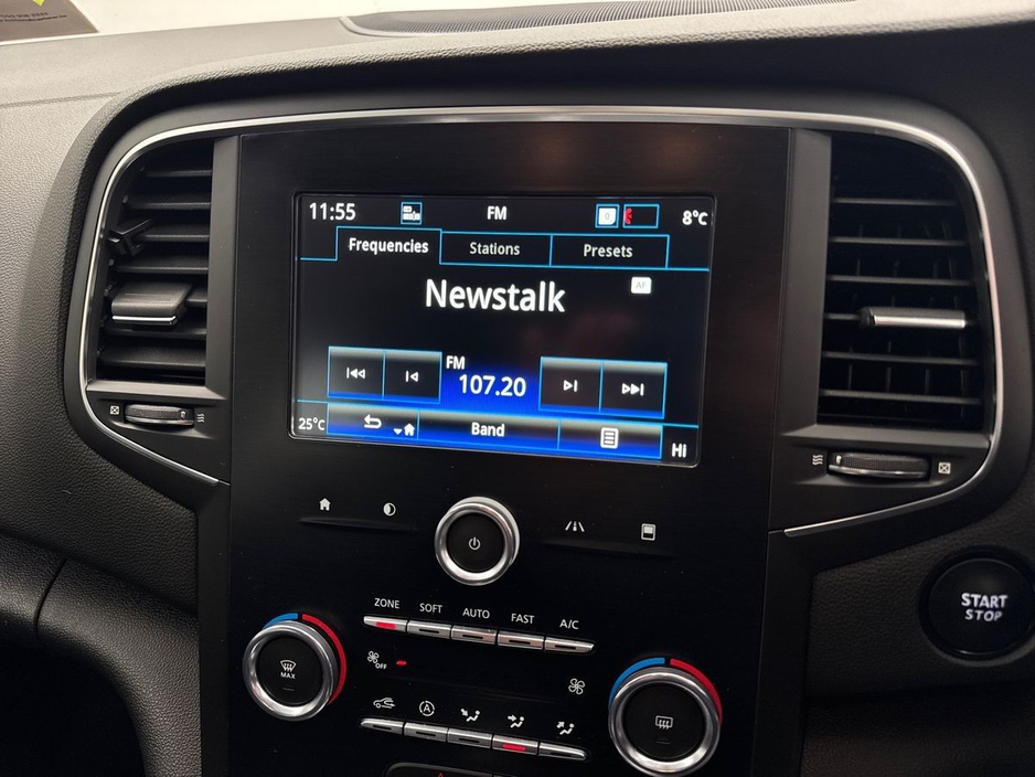 2021 Renault Megane - image 14