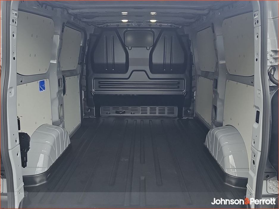2026 Ford Transit Custom - image 27