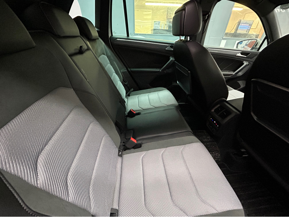 2017 Volkswagen Tiguan - image 7